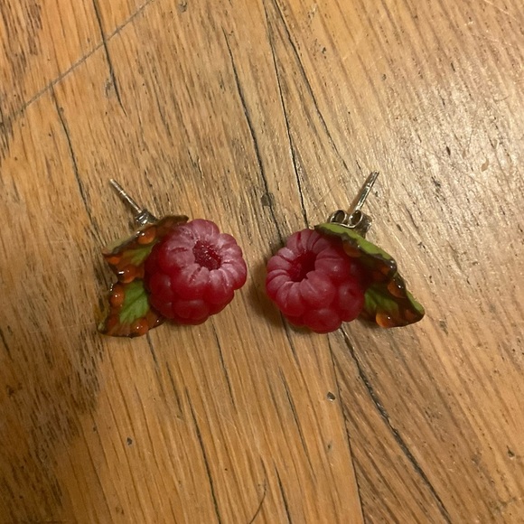 Raspberry stud earrings - Picture 2 of 3